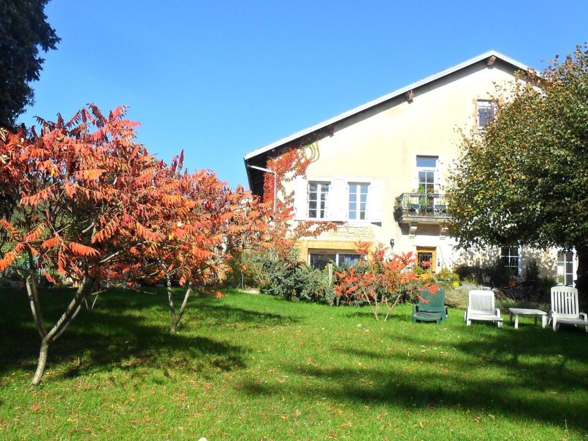 A La Grenouille Du Jura Hotel Bellignat Exterior photo